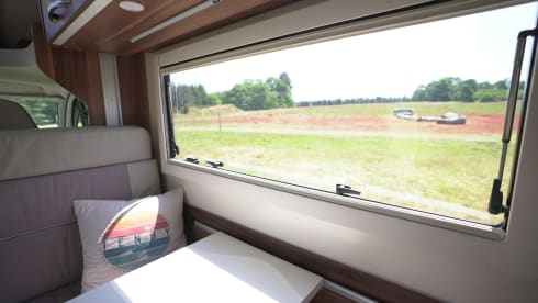 Roscoe – Luxury motorhome - sleeps 6 - Includes Insurance