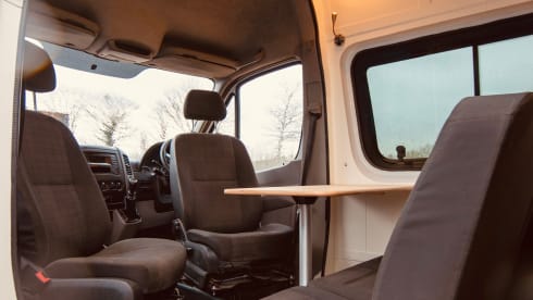 Erl – Erl – Your Cosy, Adventure-Ready 4 Berth Camper