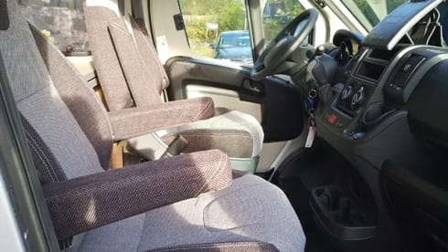 C03 – 2-Personen-Knaus-Bus aus dem Jahr 2018