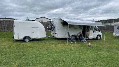 Calimero  – 4 pers Carat luxury camper with fixed bed