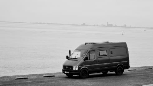 't buske! – Practical multifunctional motorhome for 2 people