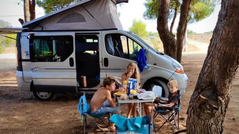 Vulamdander Family Van – Adria 3-Wege-Mietwagen in Apulien