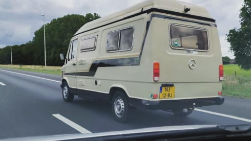 Sjaak  – 2p Mercedes-Benz bus oldtimer from 1979