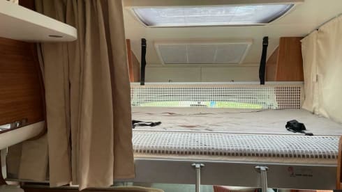 Spacious and luxurious 5 person camper Adria Matrix