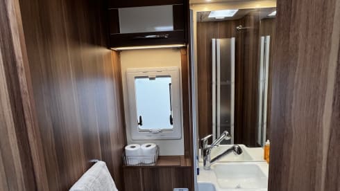 Rewind – Escapade familiale de luxe : camping-car moderne à 6 couchettes prêt pour l'aventure !