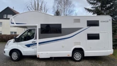 Rimor  – Very neat and beautiful 4-7 camper