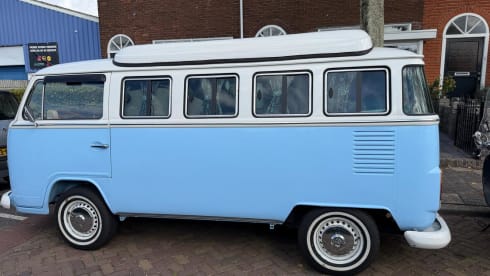 2p Volkswagen campervan uit 1994