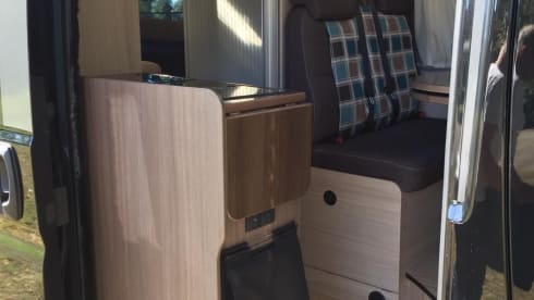 Black Beauty – 2p Citroën Pössl camper van from 2015