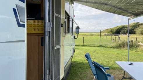 Spacious family camper with 6 seats