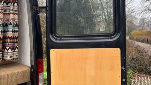 Bennie Benz – 2p Mercedes-Benz campervan uit 2003