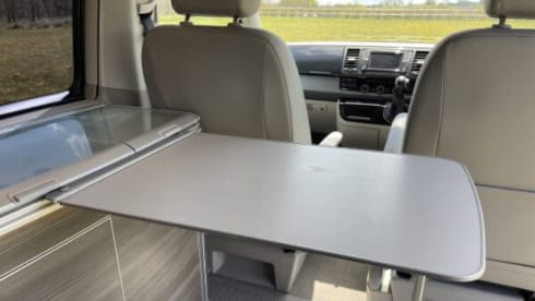 Bertie – 4-Bett-Volkswagen-Campervan von 2018