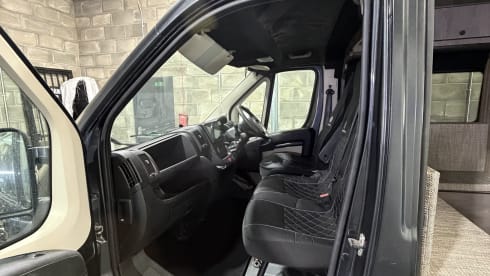 CHRISSY THE CAMPER – Autobus Citroën a 4 posti letto del 2014
