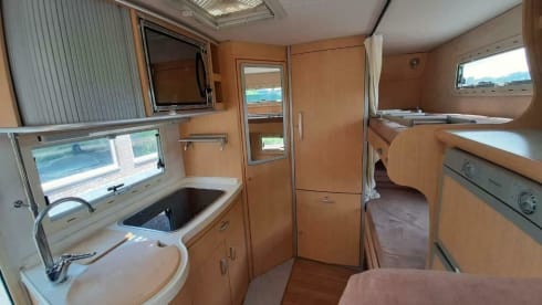 Camper 5 – Camper 5 - Fiat Ducato - The ideal family Camper with 2 Bunk beds.