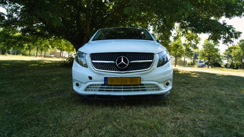 Unhiked – Camper Mercedes-Vito con cambio automatico