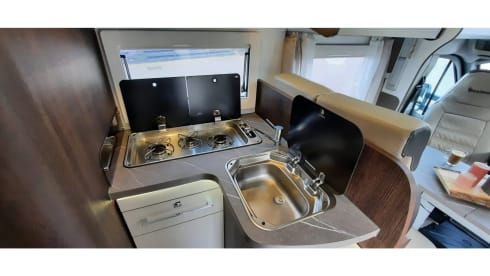 Benimar 2021 – Luxury 4 person camper, 2021 with 170 hp powerful engine!