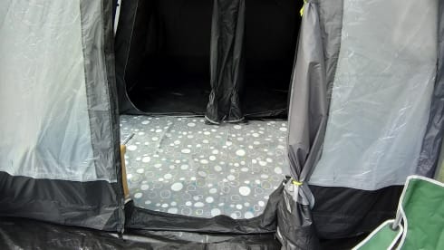 Silver Shadow – 4+ Berth Toyota Hi-Ace