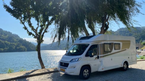 4P Luxury Carado Camper fully equipped