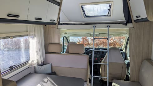 Sun Living  – 6p recent family camper from 2021 - Sun Living alcove