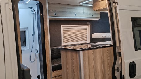 Zoe – Luxury 5 Birth Camper
