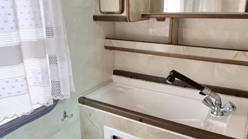 Even2 – Confortevole camper appena ristrutturato 5 posti viaggio 5 posti letto
