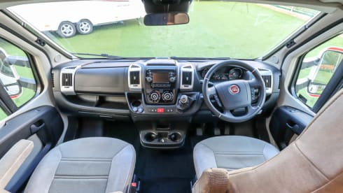 The memory maker  – Stilvolles Benimar Mileo mit 4 Schlafplätzen, kostenloses WLAN, flexible Abholung/Rückgabe