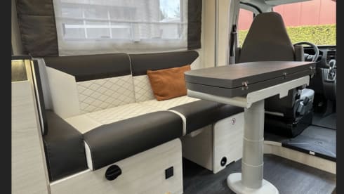TRAVELKEES De Ruimste camper op de markt nu nieuw in de verhuur!  – Nieuw in de verhuur! Chauson 640 titanium premium nagenoeg nieuw! 