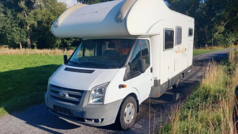 Family camper for 6 people with 2 fixed double beds