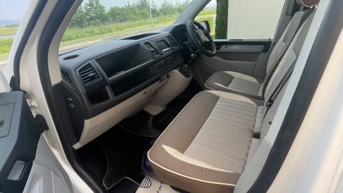 Freddie – 4 berth Volkswagen campervan from 2018 (Air con & Diesel heater)