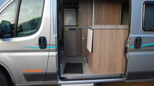 DevAz – Cool Citroën 2-berth Relay bus 2020