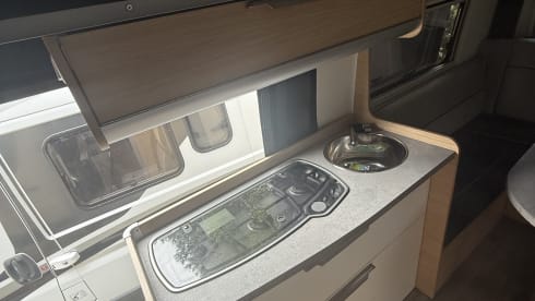 Super nice 4x4 Mercedes bus camper