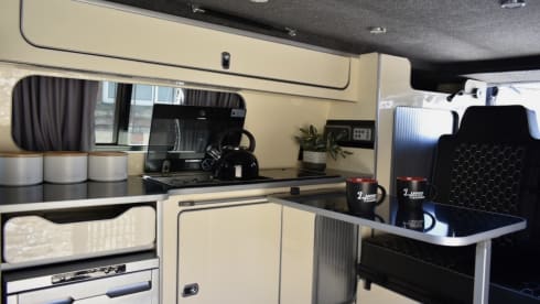 Toyota Vivaro LWB 2021 a 4 posti letto - Nuova conversione