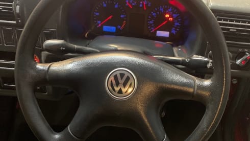 "Thermos" – VW T4 del 2002 con 2 posti letto - a 3 miglia dall'aeroporto di Inverness - *assicurazione inclusa*