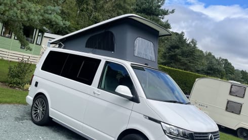 Olaf – Volkswagen campervan 2021, 4 berth, air awning available.