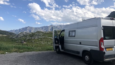 Juan de Jumper – Avontuurlijke zelfbouwcamper te huur