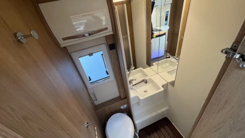 Luxury 6 berth 6 Belted Roller Team Autoroller 747