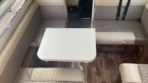 Ourbee – Luxury 6 berth Roller 707 Motorhome ***INSURANCE INCLUDED***