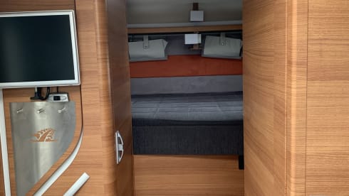 “De Zeeuwse Parel” – luxury 2-person camper for rent