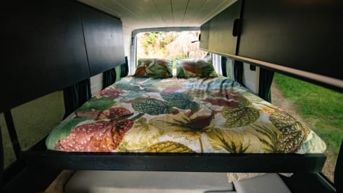 Gigi – 2p Mercedes Sprinter Off Grid (Bed 02m05!)