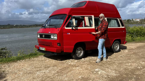 Vermelho  – Rent a Campervan Blue CLassics ‘s Volkswagen T3  red