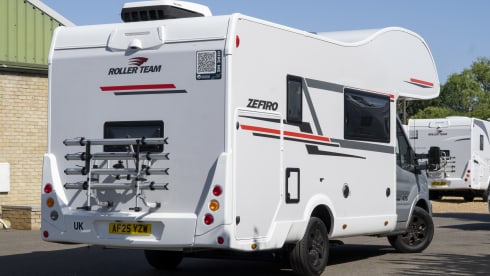 AF25 YZW – 6 Berth Bunk Bed Family Layout | Zefiro 675 