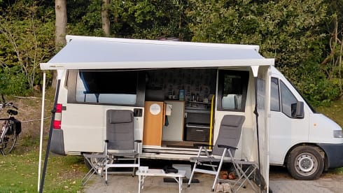 2-person Peugeot campervan from 1997