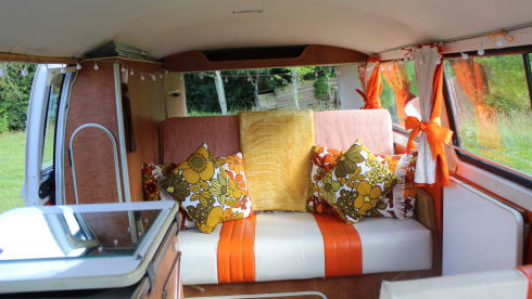 Stanley – LOVE LIFE IN THE SLOW LANE WITH STANLEY