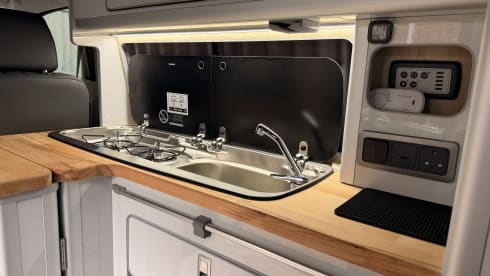 Derek – 4 berth Volkswagen campervan from 2022