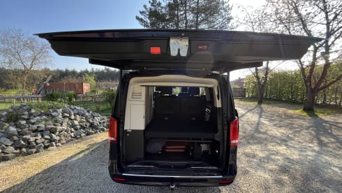 Sprokmobiel – 4p Mercedes-Benz campervan uit 2022
