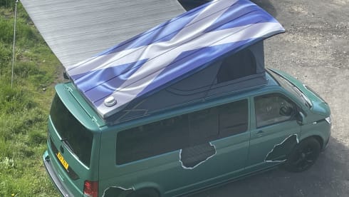 Innes – 4 berth Volkswagen campervan 2022 Wi-Fi 240v Battery for off grid travel