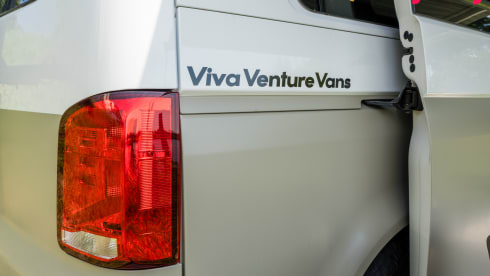 Benny – 4-seater Volkswagen T6.1 campervan from 2021