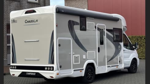 TRAVELKEES De Ruimste camper op de markt nu nieuw in de verhuur!  – Nieuw in de verhuur! Chauson 640 titanium premium nagenoeg nieuw! 