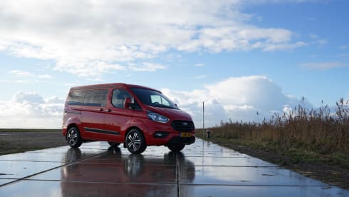 Ford Nugget uit 2021 – Travel in Red