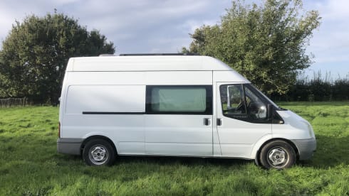Sunny ☀️ – Off grid Ford bus