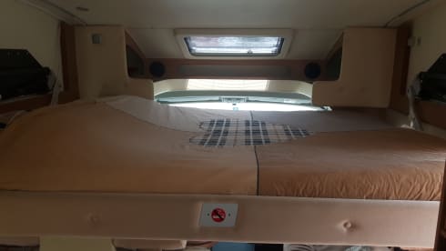 Neat, complete and comfortable family camper
